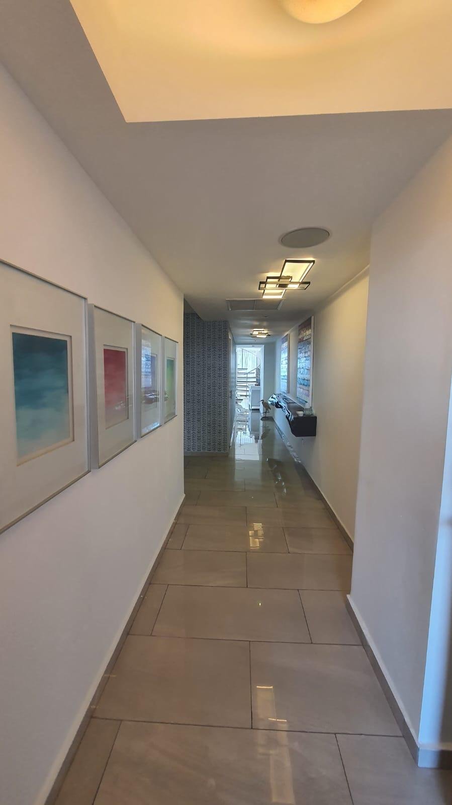 Ático de ensueño con vistas al mar: puro lujo en Marbella, Juan Dolio