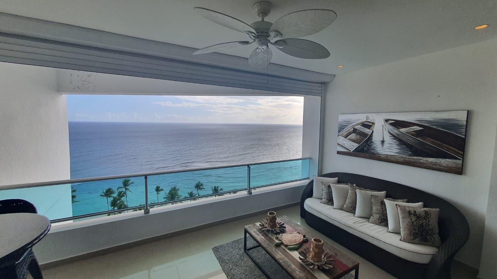Ático de ensueño con vistas al mar: puro lujo en Marbella, Juan Dolio