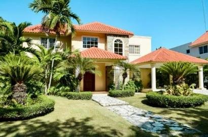 Villa de Lujo en Metro Country Club, Juan Dolio