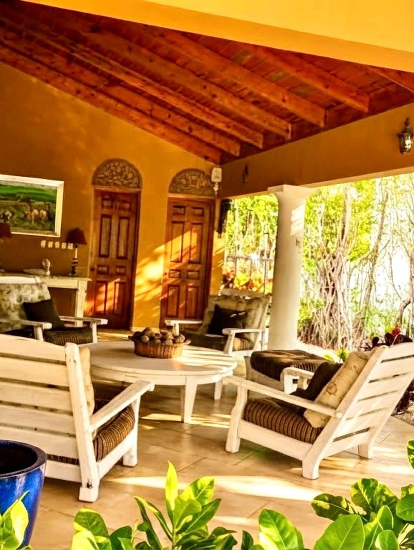 Lujosa villa en metro country club | Juan dolio