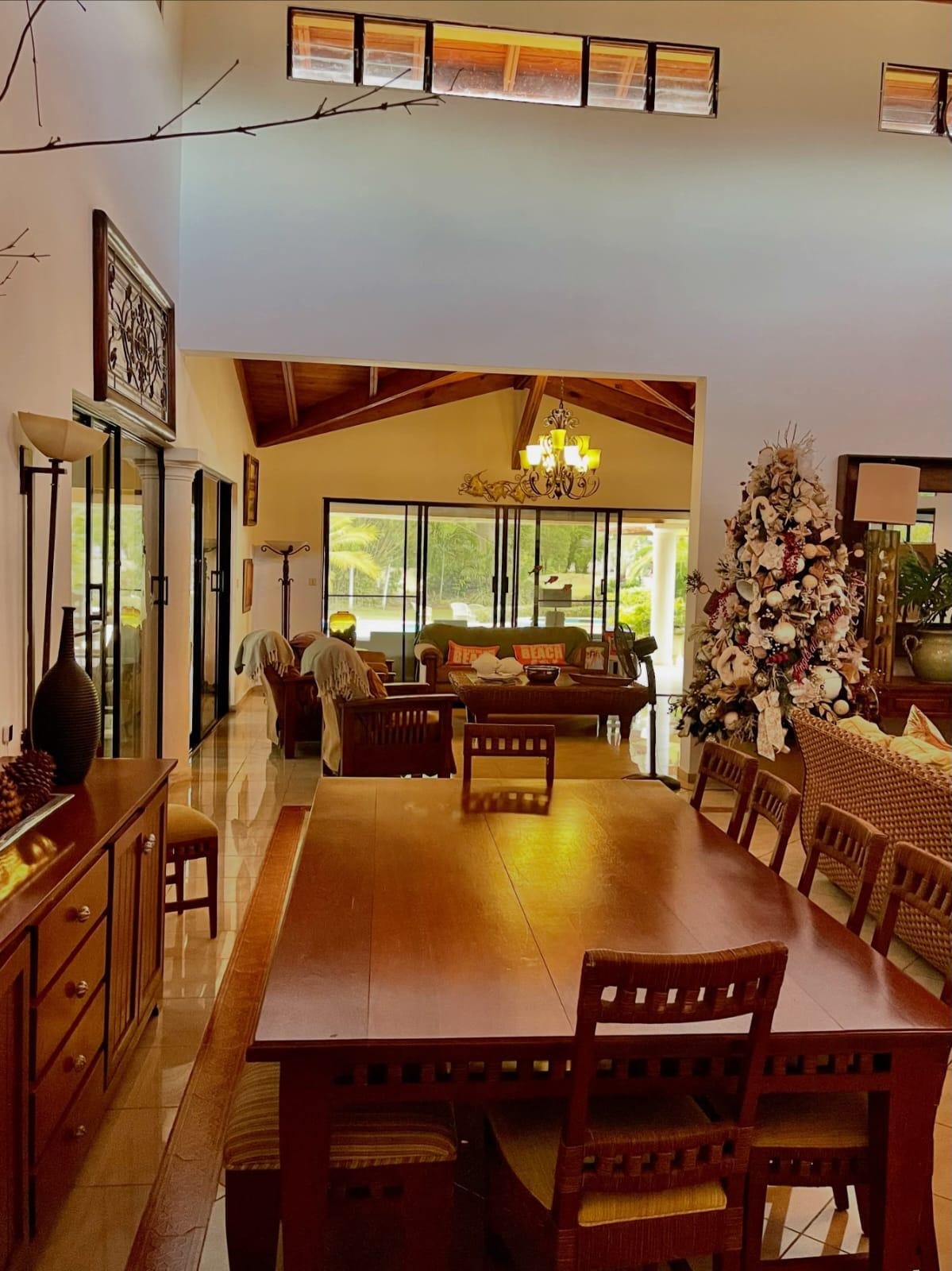 Lujosa villa en metro country club | Juan dolio