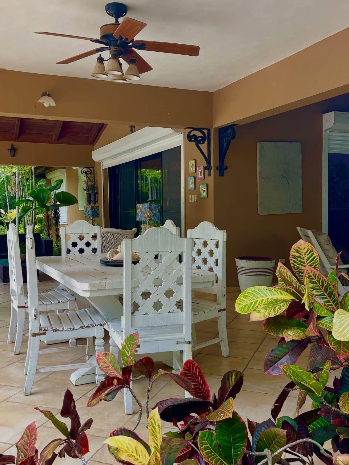 Lujosa villa en metro country club | Juan dolio